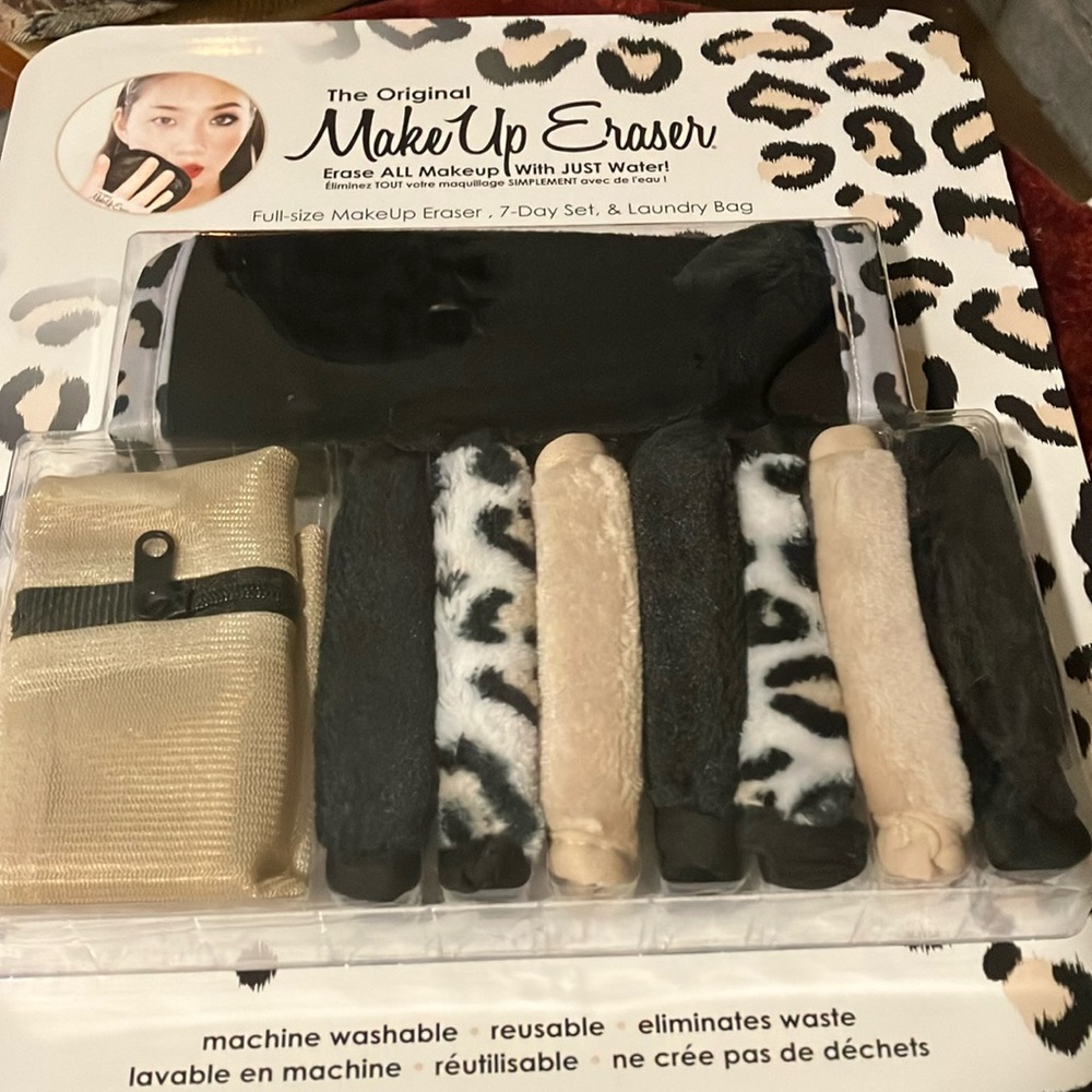 The Original Make Up Eraser-BNWT-Full size Makeup Eraser,7 Day set & Laundry Bag